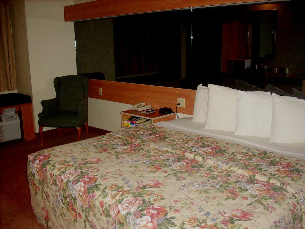 Western Skies Inn & Suites Los Lunas Exterior foto